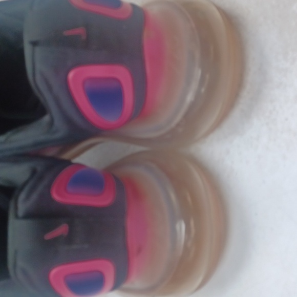 Nike Airmax 720 - Picture 7 of 9